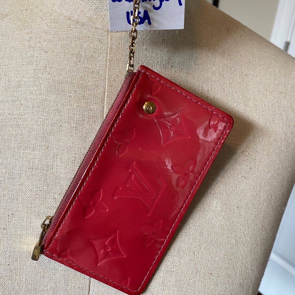 LV Vernis Key Cles in Pink